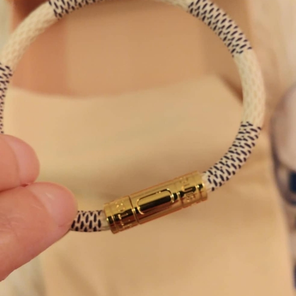 💖FIRM! NWT LOUIS VUITTON DAMIER AZUR BRACELET KEEPIT WHITE M6138F LV (DISCONTIN - Picture 6 of 12